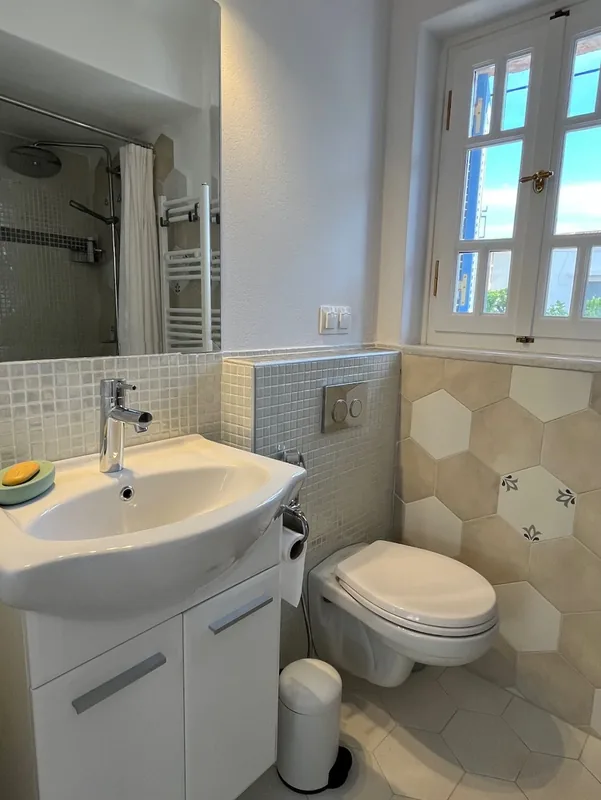 Amalia Beletage, Bathroom 1